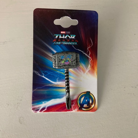 Marvel Thor Pin NWT - Picture 1 of 1
